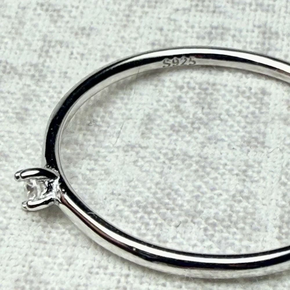 New Sterling Silver & Moissanite Twinkle Solitaire Ring, Size 7 💍 - Picture 4 of 5